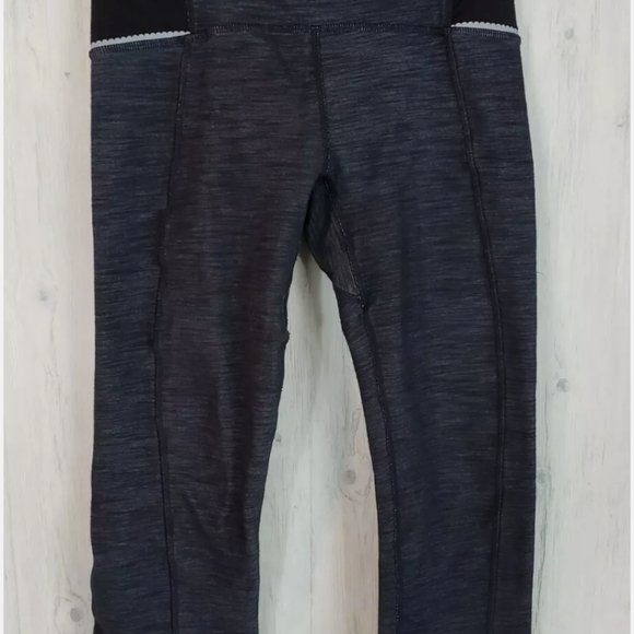 Lululemon Ride On Crop Size 4 Black Denim Slub - Picture 10 of 10
